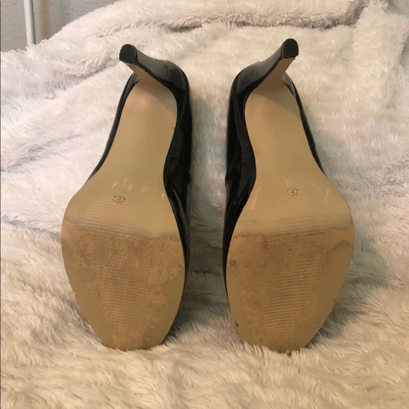 5-INCH CLOSED TOE PATENT BLACK LEATHER HEELS/PUMPS - Picture 6 of 7